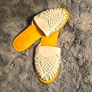 NWT Latigo White Flats Slides Leather Sandals Basket Weave Sliders Sz 7.5